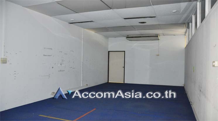 6  Office Space For Rent in Silom ,Bangkok MRT Lumphini at Sri Fueng Fung Building AA11167